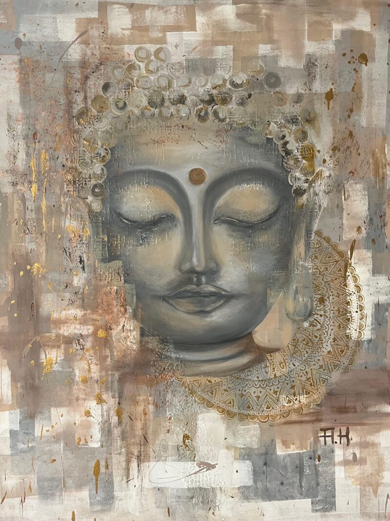 Gemälde eines Buddha-Gesichts in Grau- und Beigetönen mit goldenen Details, gemalt mit Öl- und Acrylfarben auf abstraktem Hintergrund.